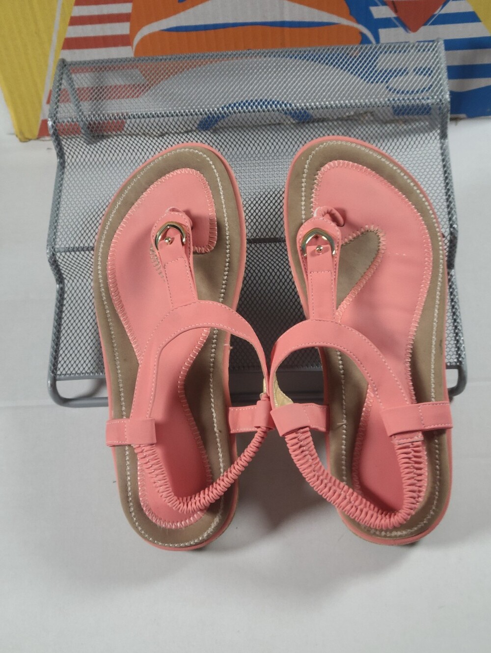 Cute Cushioned Coral T-Strap Women's Sandals Gold Accent Elastic Size 8 (39) - Picture 3 of 6